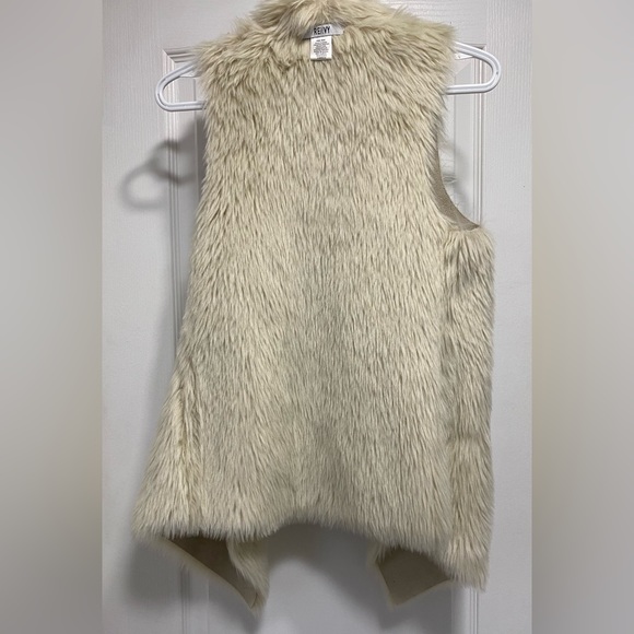 Top Shop Reversible Beige Faux Fur, Faux Suede Vest. O/S - Picture 4 of 4